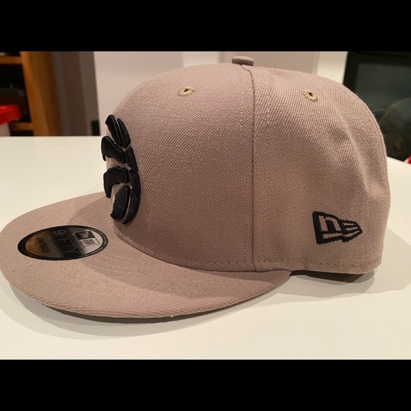 Snap back/adjustable Toronto Raptors hats. - Picture 5 of 9